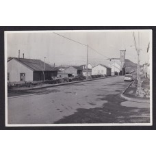 USHUAIA 1965 FOTO TAMAÑO TARJETA POSTAL CALLE SAN MARTIN